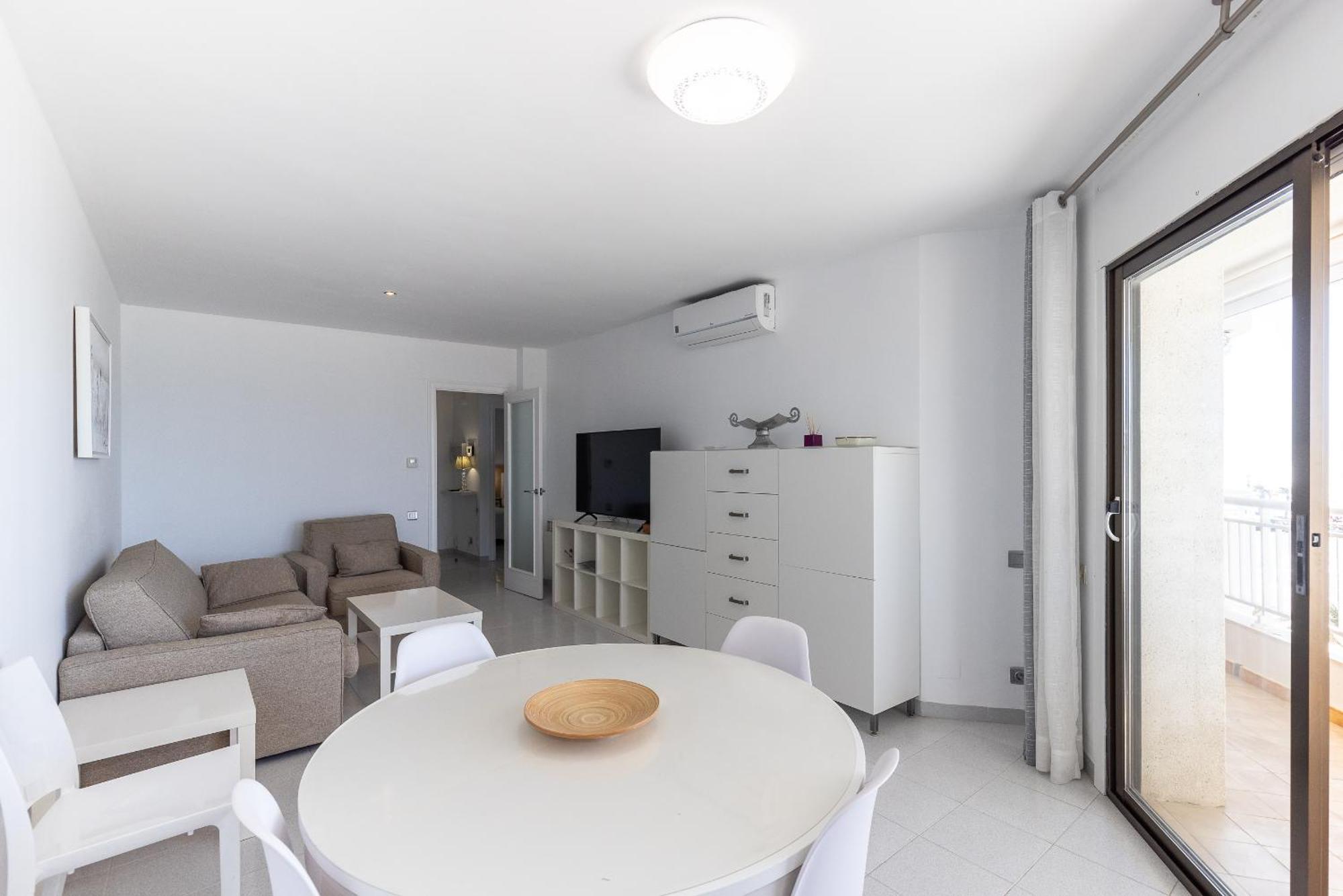 Uhc Santillana Family Complex *